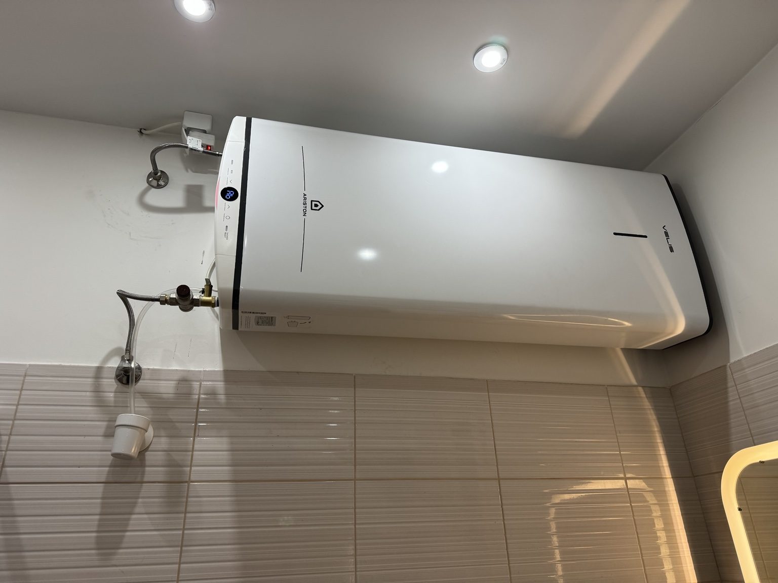 Ariston Velis lapos villanybojler szerelés Budapesten